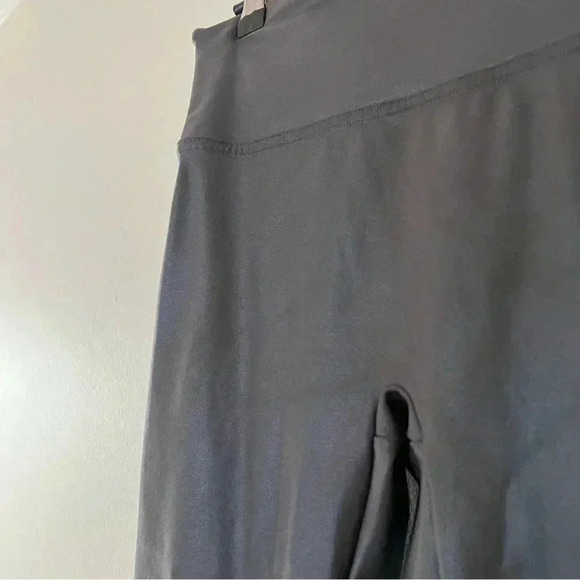 Spanx Faux Leather Mid Rise Wine Burgundy Red Leggings - Picture 4 of 8